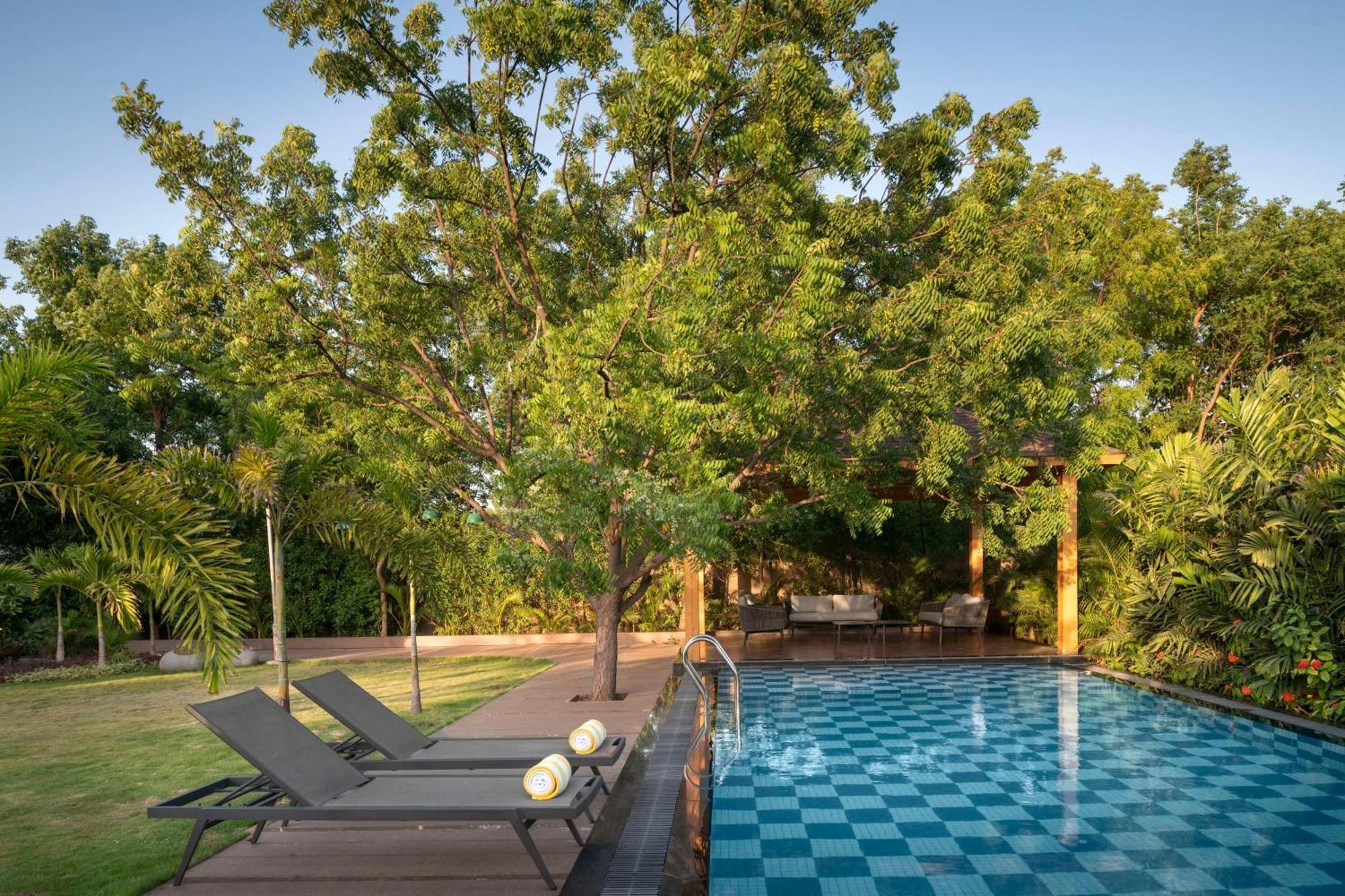 Radisson Resort & Spa Kandla Gāndhīdhām Exterior foto