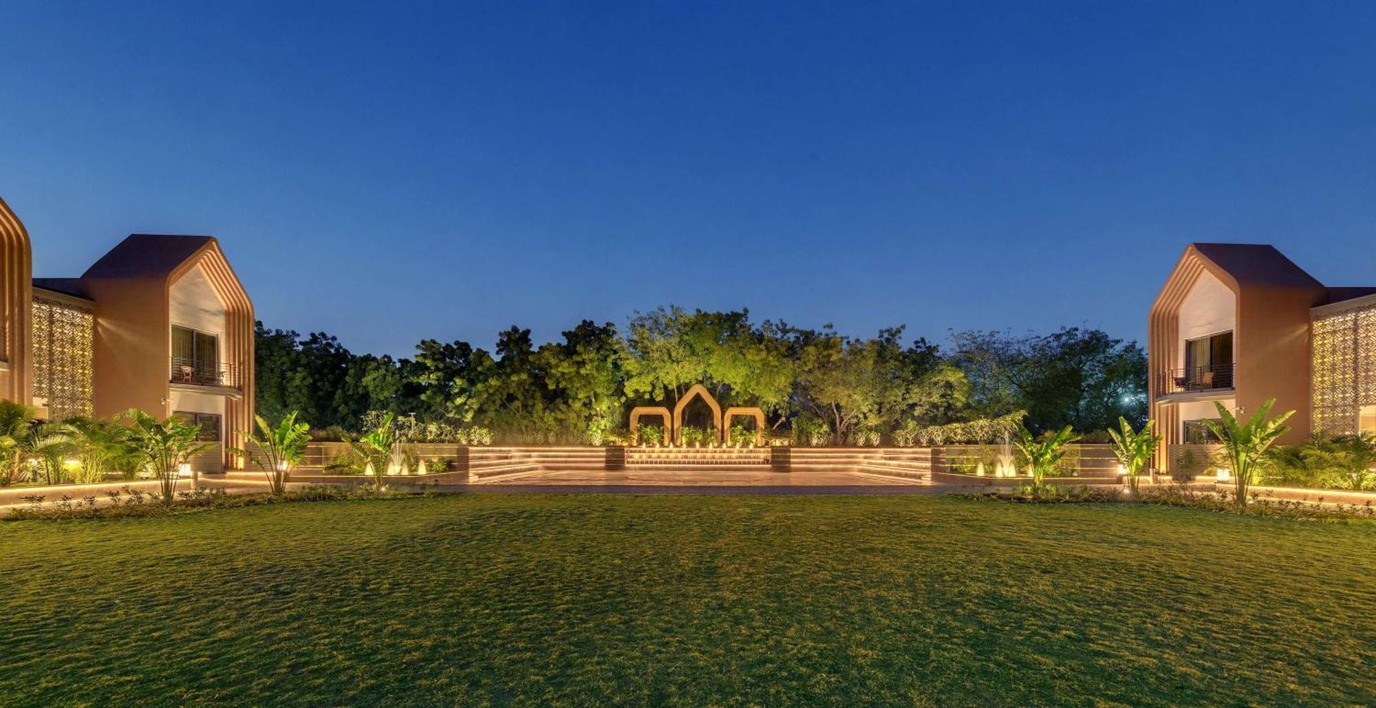 Radisson Resort & Spa Kandla Gāndhīdhām Exterior foto