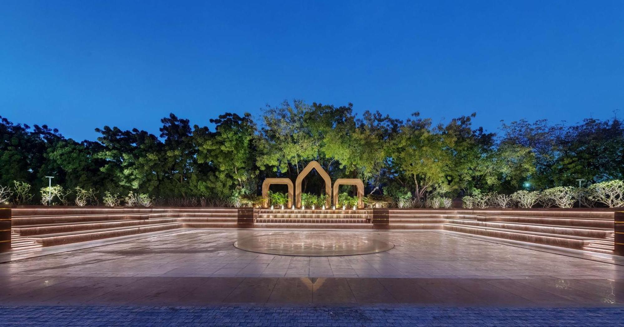 Radisson Resort & Spa Kandla Gāndhīdhām Exterior foto