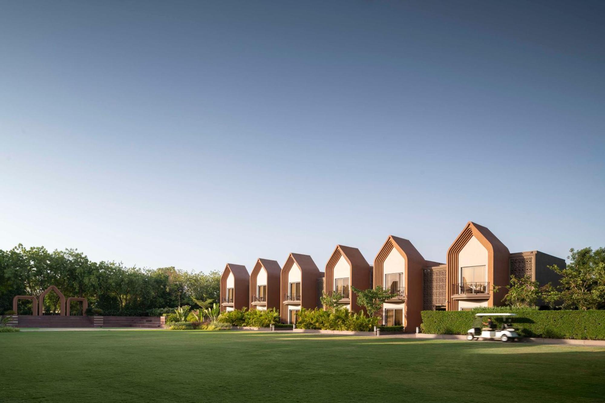 Radisson Resort & Spa Kandla Gāndhīdhām Exterior foto